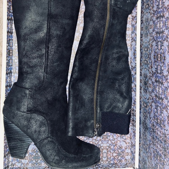 Below Knee small heel boots - Picture 2 of 5